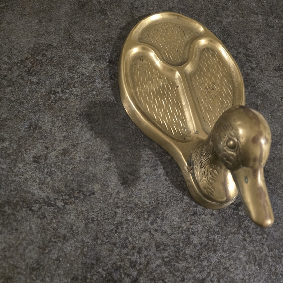 Vintage brass duck head valet tray, also known as a vide poche or trinket tray - Picture 5 of 7